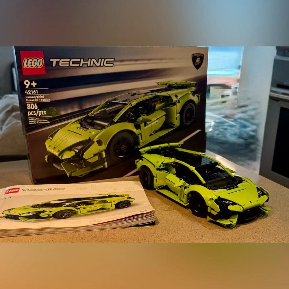 Lego Technic Lamborghini Huracán Tecnica 42161 - Picture 6 of 9